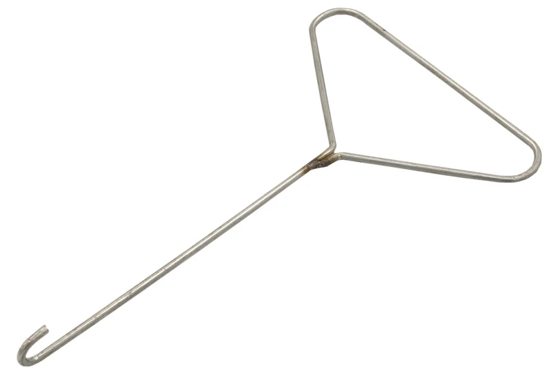 Hák na pružiny výfuku pre motocykel