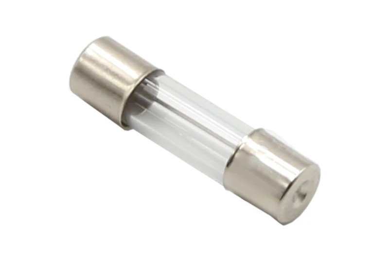 SEFIS trubičková poistka F10A 250V 5x20mm - náhradný diel k UN10 nabíjačke pre motocykel